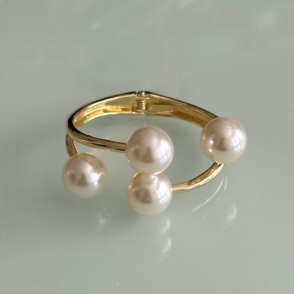 Elegant Gold and Pearl Women's Bracelet A945 - Picture 3 of 4